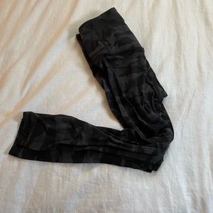 Athleta Dark Camo 7/8 Elation leggings